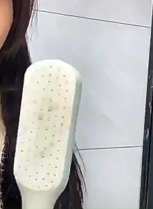 Magic Retractable Comb For Women Lady Massage Hair Accessories Self Cleaning Hair Brush Anti-static Hair Comb