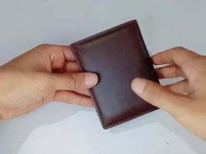 Dompet Kulit Pria 100% Kulit: Desain Elegan & Tahan Lama