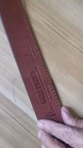 เข็มขัดหนังแท้ ขนาดของเข็มขัดกว้าง 1.5 นิ้ว ยาวตลอดเส้น 57 นิ้ว