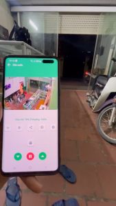 Công Tắc Cửa Cuốn HUNONIC DATIC Smart Door wifi & bluetooth điều khiển từ xa trên điện thoại hiển thị phần trăm đóng mở cửa trên điện thoại.