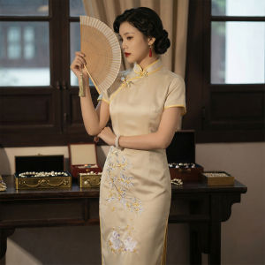 Yellow Fit and Flare Short Sleeve Cheongsam with Standing Collar and Embroidery