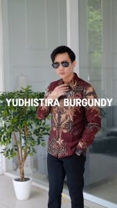 Kemeja Batik Pria Reguler Fit Motif YUDHISTIRA BURGUNDY Lengan Panjang Premium Bahan Katun Furing Solo