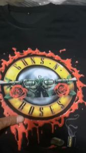 Kaos Rock Musik: Memilih & Mengenakan T-Shirt GUNS N ROSES