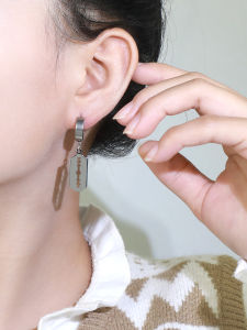 ต่างหูแบบมีดที่มีรูปแบบพิเศษสำหรับผู้ชายและผู้หญิง ต่างหูแบบมีดที่ไม่ต้องเจาะ ต่างหูแบบมีดที่ทนทานและมีสไตล์