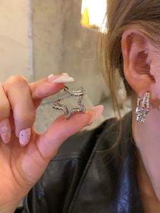 ต่างหูโลหะทรงดาวสไตล์เรียบง่ายสำหรับผู้หญิง ต่างหูทรงกลมแบบไม่ซ้ำใคร ต่างหูแบบห่วง ต่างหูแฟชั่น ต่างหูแบบห่วง