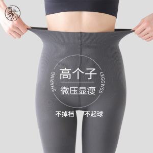 กางเกงขาสั้นผู้หญิงเอวสูงแบบบาง ใส่สบาย ระบายอากาศได้ดี ทรงสลิมฟิต กางเกงขาสั้นสีเทาสำหรับใส่ในฤดูใบไม้ผลิ