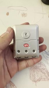 Khoá số vali 65x50mm siêu bền đẹp đã bao gồm đầy đủ phụ kiện và ốc vít