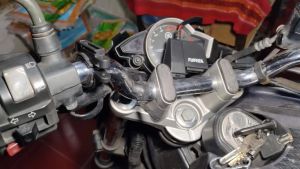 Charger Handphone Usb 2 Colokan PNP universal Motor casan HP Tanam Stang Posisi Putar