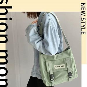 LHSunshine ส่งตรงจากโกดังไทย กระเป๋าแฟชั่นงานสะพายข้าง รุ่นนี้ดีเทลคือผู้หญิงใช้ได้ผู้ชายใช้ดี มี 2 สีใหเลือกหยิบจับ งานเก็บรายละเอียดดีมาก สั่งเลยสินค้าพร้อมส่ง