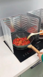 Tấm Chắn Dầu Mỡ Bếp Ga Bằng Lá Nhôm Cách Nhiệt Tiện Lợi - Miếng Chắn Gió Chống Bắn Dầu Khi Nấu Ăn Cho Nhà Bếp