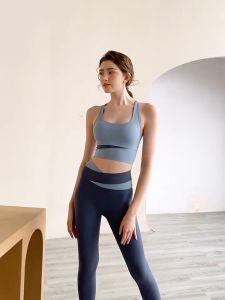 Crassula กางเกงโยคะ Yoga Legging ดีไซน์ลายพาดเอว ผ้ายืดหยุ่น สวมใส่สบาย