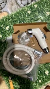 Vòi xịt vệ sinh Viglacera KAG-KV64 xoay 360 độ chống xoắn dây và vòi rửa chịu áp lực mạnh chung cư nhà cao tầng siêu bền sử dụng tốt