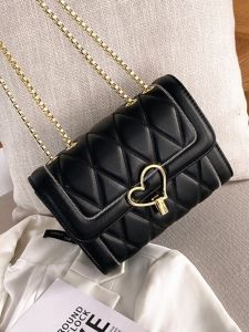 กระเป๋าสะพายข้างผู้หญิงสุดเก๋ไก๋แบบใหม่ปี 2025 สไตล์ฮ่องกง กระเป๋าทรงสี่เหลี่ยมลายเพชรพร้อมสายโซ่สีดำ