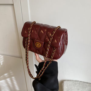 Retro Oil Wax Leather Shoulder Bag Womens Fashion Small Square Grid Crossbody Bag Soft PU Leather Lock Buckle Closure