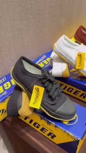 รองเท้าผ้าใบ Tiger ฟูตซอล TG9 พื้นเขียว 205 รองเท้านักเรียน น้ำตาล/ขาว/ดำ ไทเกอร์