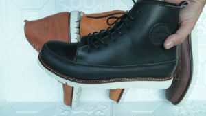 sepatu boots pria kulit New Arrival Series Chukka hitam - walkers