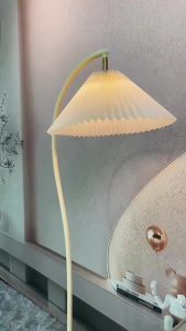 Cream Style Floor Lamp with Pleated Lampshade Study Lamp Retro Living Room Bedroom Desk Lamp