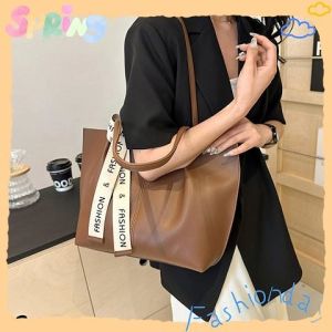 LHMonday สินค้ามาแรง กระเป๋าสะพายแฟชั่นผู้หญิง รุ่นมาใหม่ดีไซน์ทันสมัย สะพายแบบลุคคุณหนู สีสวยม๊ากก ดีต่อใจสุดด ขนาดใบกลางสุดหรู ราคาไม่แรงน๊าาา กดสั่งได้เลย คุ้มมาก