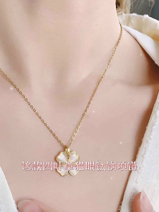 Clover Necklace 18k Gold Titanium Steel Cats Eye Stone Clover Necklace Niche Design