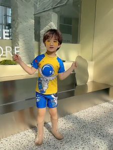 Bộ Bơi Bé Trai Habi Fashion HB2425 Tặng Kèm Mũ Đồ Bơi Bé Trai Họa Tiết Phi Hành Gia Cho Bé Từ 9-35kg