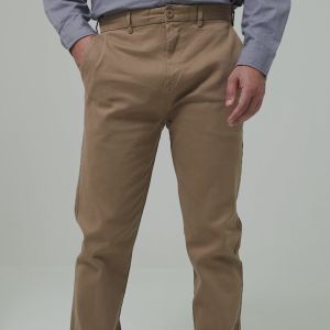 Lee Cooper Slim Fit Long Chino: Pilihan Pakaian Cocok untuk Acara Sehari-hari