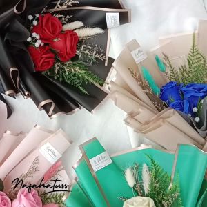 Buket bunga sabun mawar tiga tangkai