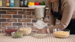 Manual corn grinder for Chinese herbal medicine peanuts and grains small manual grinder