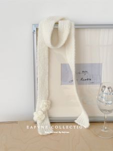 Early Autumn Fashionable Narrow Knitted Scarf: A Stylish & Cozy Neck Warmer