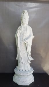 Tượng Quan Âm Bồ Tát đứng màu trắng cao 68cm.