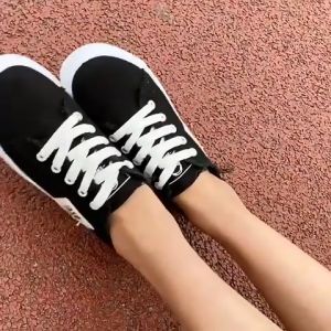 QZshop สินค้าใหม่ รองเท้าผ้าใบวินเทจรองเท้าผ้าใบแฟชั่น สำหรับสุภาพสตรี รองเท้าผ้าใบทรงสวย รองเท้าผ้าใบแฟชั่นหุ้มส้นผู้หญิง น้ำหนักเบา สบายเท้า, ไม่ตกแทรนด์ 🚛💨 สั่งผ่าตัดต่อไปขึ้น 📆