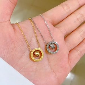Ladamas Kalung Titanium Liontin Bulat Angka Romawi Elegan Fashion Harian KT154