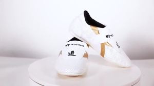 รองเท้าเทควันโดสำหรับเด็กชายและหญิงรองเท้าเทรนนิ่งพื้นนิ่มสำหรับผู้ใหญ่รองเท้าศิลปะการต่อสู้แต่เพียงผู้เดียวรองเท้ามวยไทยระบายอากาศ