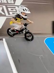 Sepeda Balance NE.KIDS Mainan Sepeda Anak 2 Roda Keseimbangan Push Bike Perempuan Laki-Laki Merah Putih Biru Pink Hitam Orange Silver Kuning
