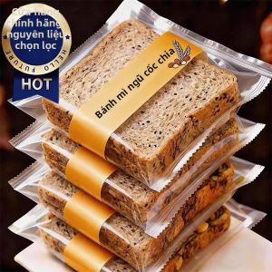 Bánh Mì Lát Cắt Từ Hạt Chia Đen và Lúa Mì Toàn Phần