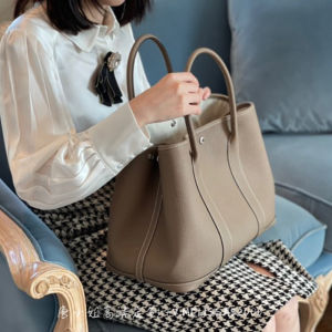 Garden Female Large Capacity Top Layer Cowhide Leather Tote Bag Fashionable Commuter Bag Soft Handbag Magnetic Buckle Closure