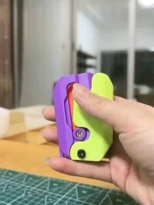 【NEW】2023 Gravity Carrot Knife 3d Printing Fidget Toys EDC Plastik Cute Carrot Knife Toy Turnip Mainan Pereda Stres Kecemasan Mainan Wortel Fidget Lucu Toys Decom Astronot Push Card Mainan Anak