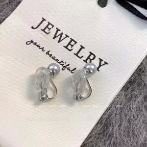 Elegant Grey Pearl Triangle Clip-On Earrings for Women No Piercing Required Versatile Simple Fashion Jewelry Accessories