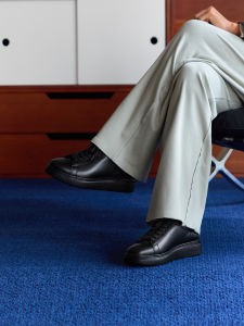 รองเท้าผ้าใบลำลองหนังวัวชั้นบน THOM WILLS สำหรับผู้ชาย สีดำ รองเท้าบู๊ตส้นเตี้ย ระบายอากาศได้ดี หัวมน ด้านล่าง EVA