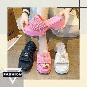 รองเท้าส้นตึก 2023 รองเท้าแฟชั่น สีหวานละมูนตูนมาก คุ้มสวยๆ ราคาเฉพาะอย่างเดียว ถ่ายรูปสวยๆแบบปังๆๆ รูปภาพเป็นภาพเล็กน้อย สร้างความสมดุลของส