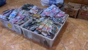 ( isi 50 pcs ) Souvenir Sendok Garpu Sumpit LOKAL Set Travel Kemas ALAS Kartu Ucapan Makassar