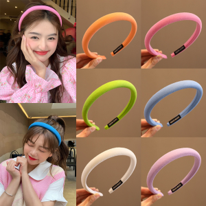 Lingkaran Rambut Dengan Warna Baru Dengan Rambut Bolu Yang Menebal