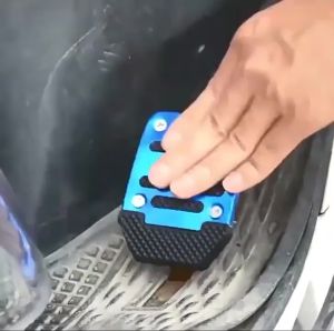 2PCS ครอบคลุมคันเหยียบรถยนต์ลื่น ฝาครอบแป้นเบรกแป้นแป้นเบรกแบบเกียร์เกาหลีเกาขนส่ง แผ่นแป้นเหยียบอลูมิเนียมอัลลอยด์สำหรับการขับขี่ที่ปลอดภัย อุปกรณ์ทดแทนรถยนต์ เหมาะสำหรับรถเอทีวี SUV รถยนต์