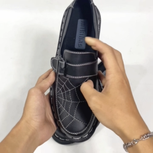 Mikihas - Sepatu Loafers Pria Kasual Slip-On Kulit Hitam - Spider Mueza