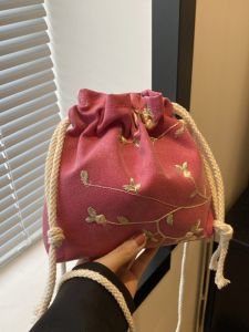 กระเป๋าสะพายข้างผ้าใบปักลายดอกไม้สไตล์ชาติพันธุ์สำหรับผู้หญิง ฤดูใบไม้ผลิ 2024 กระเป๋าถือทรงกลมแบบลำลอง กระเป๋าสะพายข้างแบบสะพายไหล่เดียว