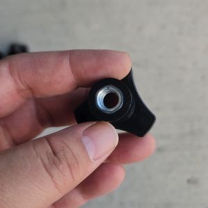 น็อตดาวสามแฉกมือ ตัวเมีย M8 * 1.25 ชุดละ 8 ตัว