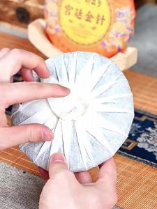 XINYIHAO | Aged Ten-Year Palace Golden Needle Ancient Tree Pu-erh Tea