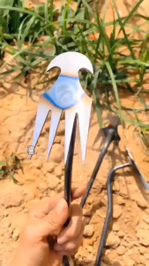 Weeding Uprooting Tool Multi Purpose Manual Weeding Puller Tool Handheld Weeding Tool Garden Hoe and Rake Grass Rake