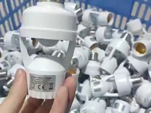 E27 LED Lamp Bulb Base AC 110-240V Light Socket Switch Lamp Holder With PIR Motion Sensor