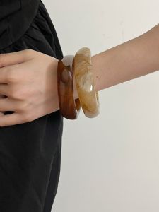 Geometric Irregular Resin Wide Acrylic Bracelet Womens Unique Design Vintage High-End Feeling Hand Jewelry Fashion Accessories