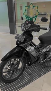 STRIPING STICKER LIS LES POLET honda supra x 125 r 2011 2012 hitam silver list body standar MAHKOTA STIKER